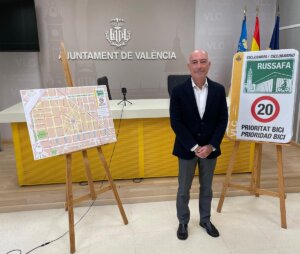 Jesús Carbonell presenta el proyecto de Ciclobarrio para Russafa